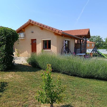 Studio Avec Terrasse Au Calme Jayat Zewnętrze zdjęcie