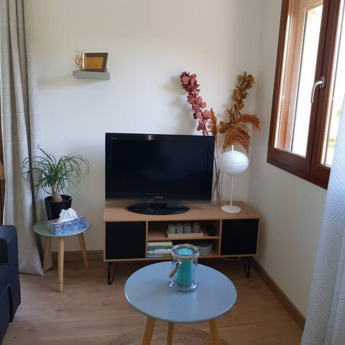 Studio Avec Terrasse Au Calme Jayat Zewnętrze zdjęcie