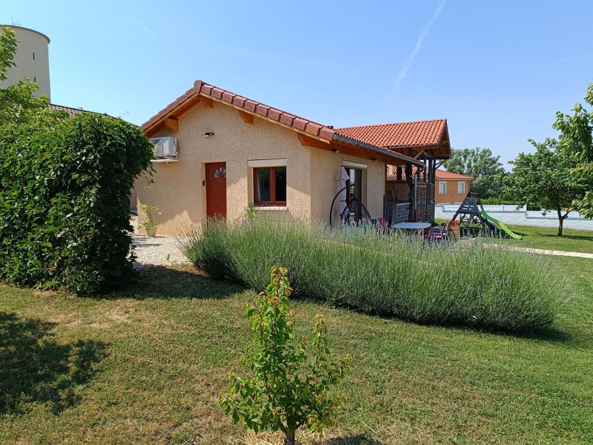 Studio Avec Terrasse Au Calme Jayat Zewnętrze zdjęcie